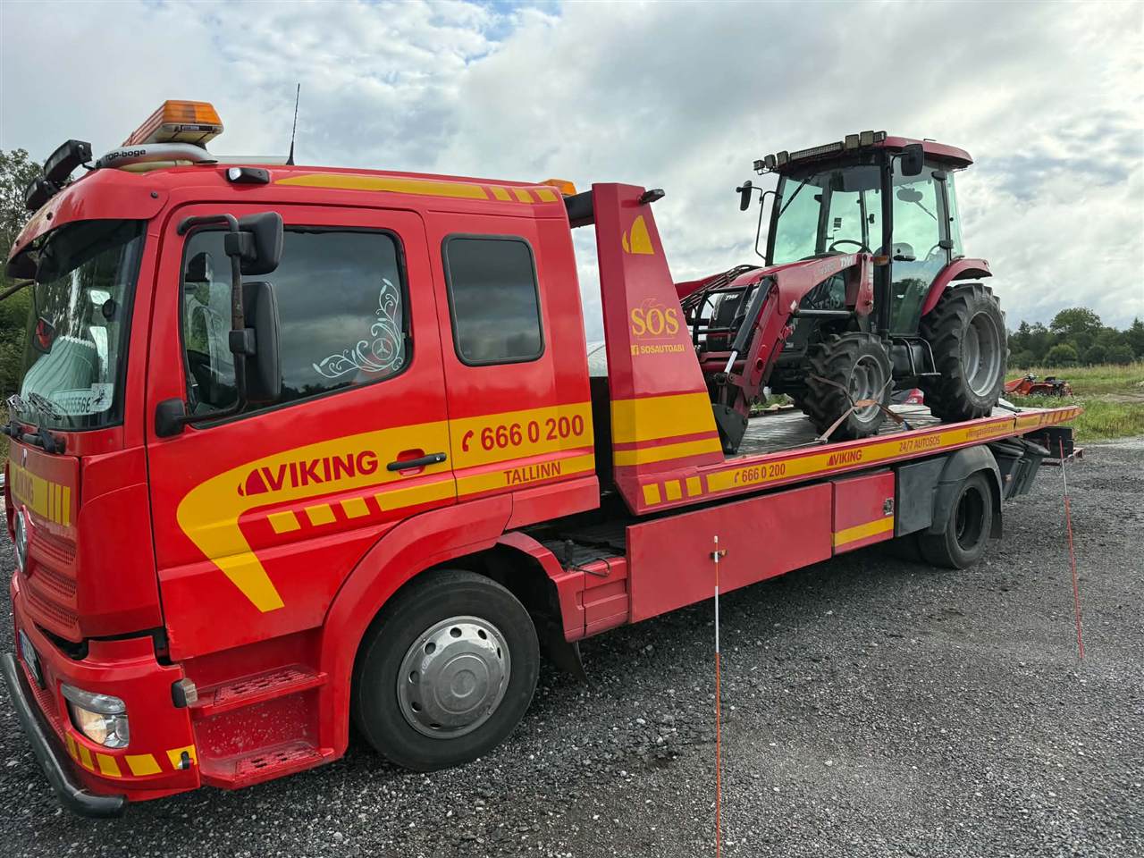 Traktor platvormil